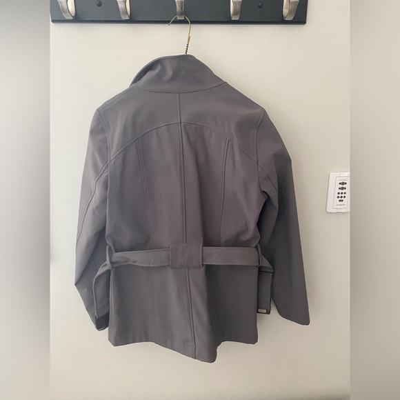 Jacket for in between winter and spring and fall and winter. - Picture 2 of 5